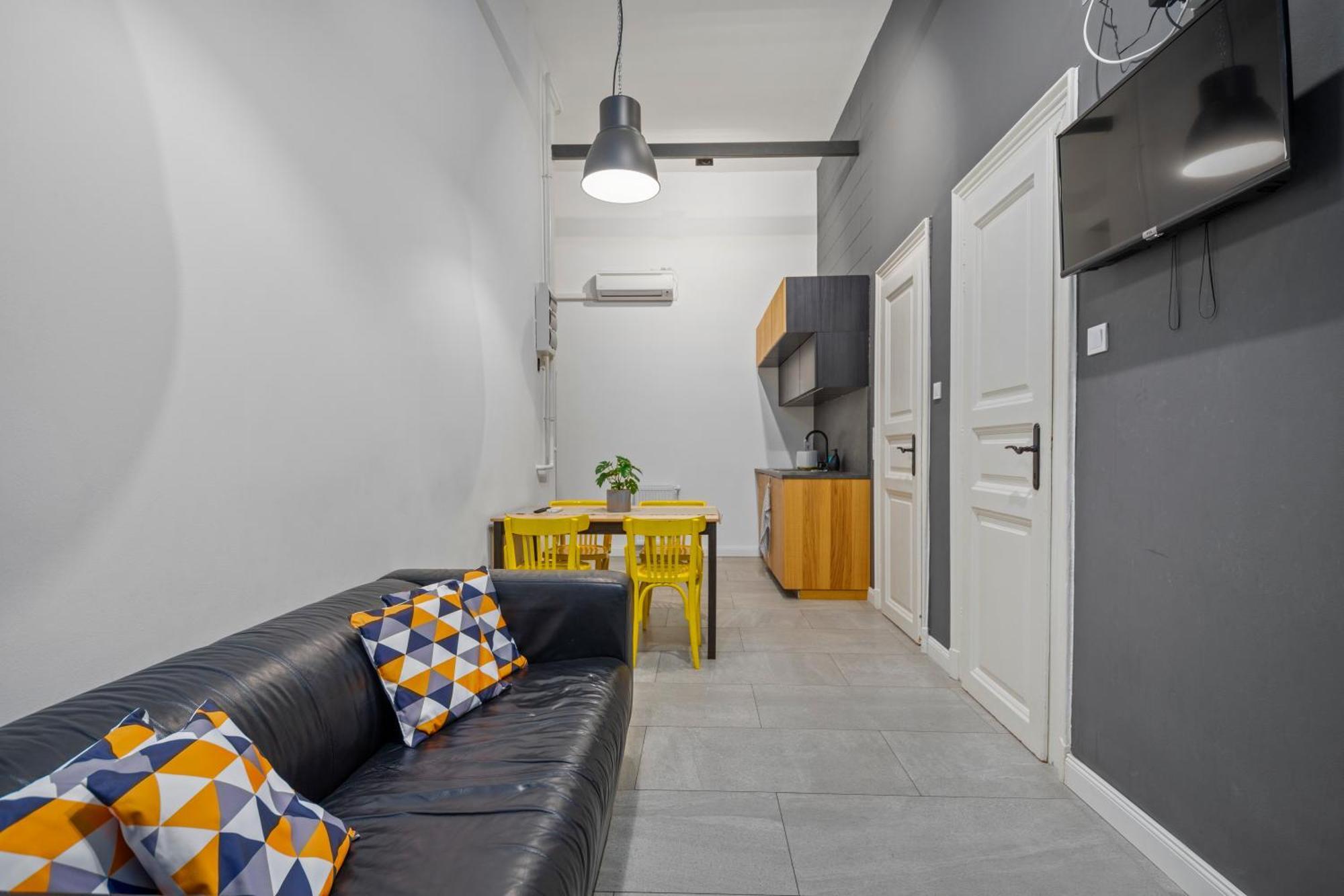 Colourful Apartments In The Party District บูดาเปสต์ ภายนอก รูปภาพ
