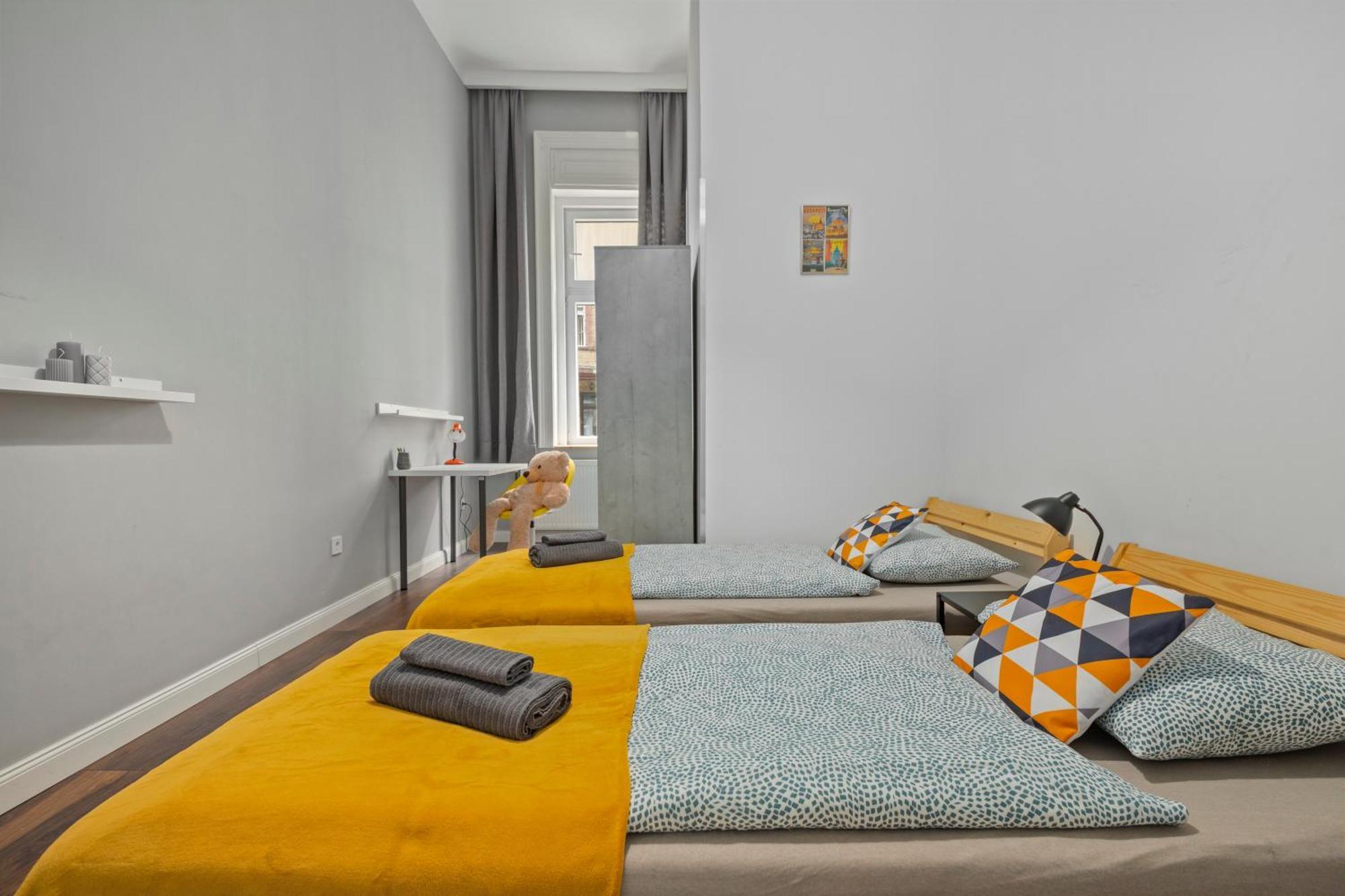 Colourful Apartments In The Party District บูดาเปสต์ ภายนอก รูปภาพ