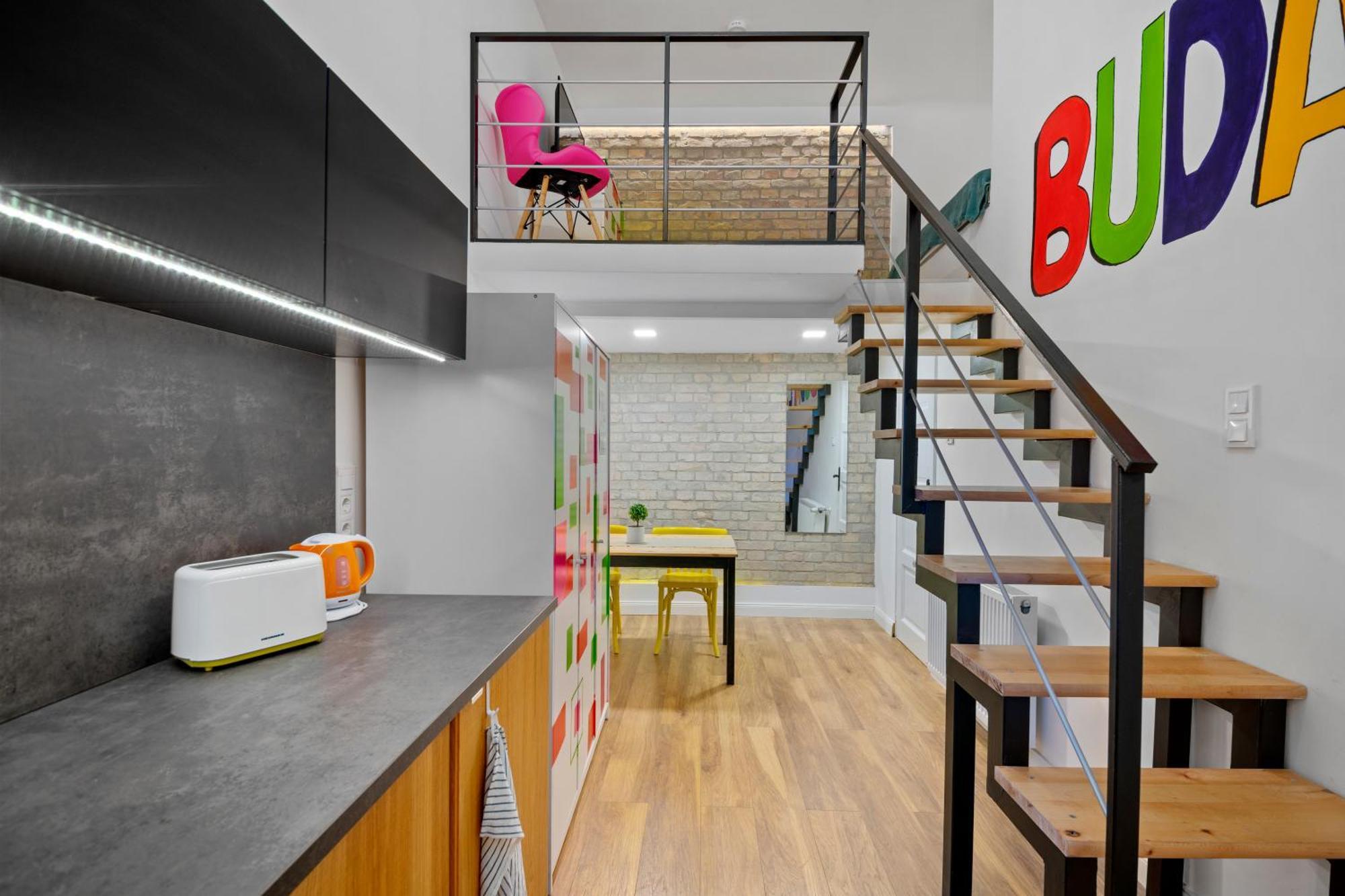 Colourful Apartments In The Party District บูดาเปสต์ ภายนอก รูปภาพ