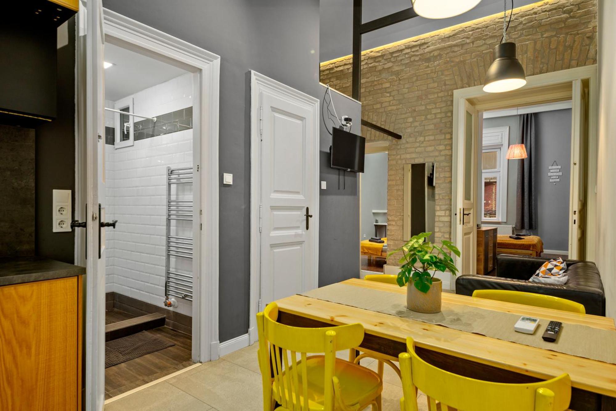 Colourful Apartments In The Party District บูดาเปสต์ ภายนอก รูปภาพ