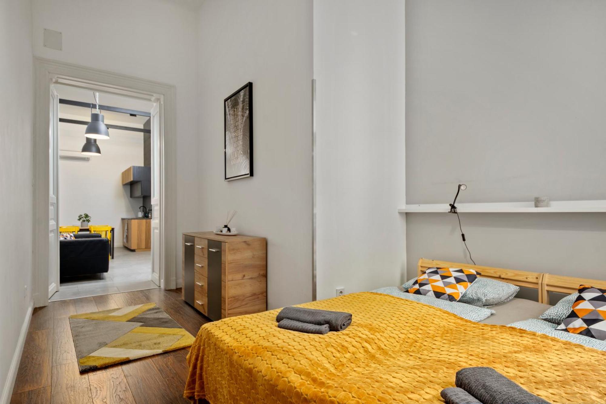 Colourful Apartments In The Party District บูดาเปสต์ ภายนอก รูปภาพ